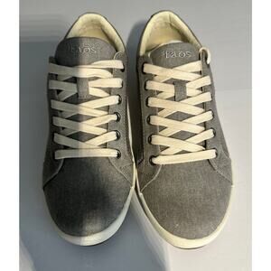 Taos Star Iconic Grey Canvas Shoe - Size 9 - Excellent Condition
